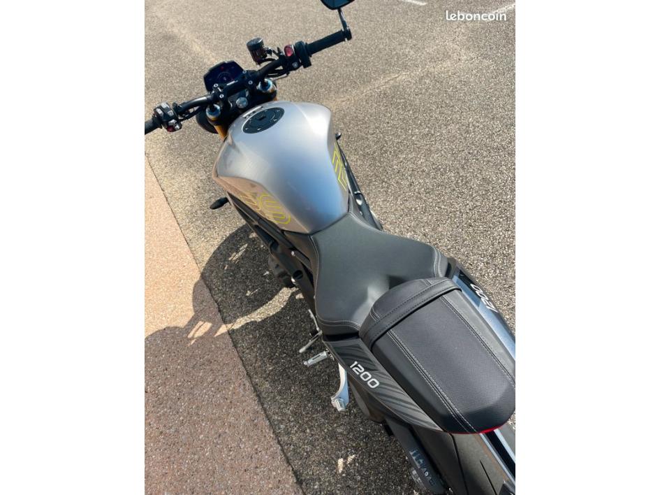 TRIUMPH SPEED TRIPLE 1200 RS