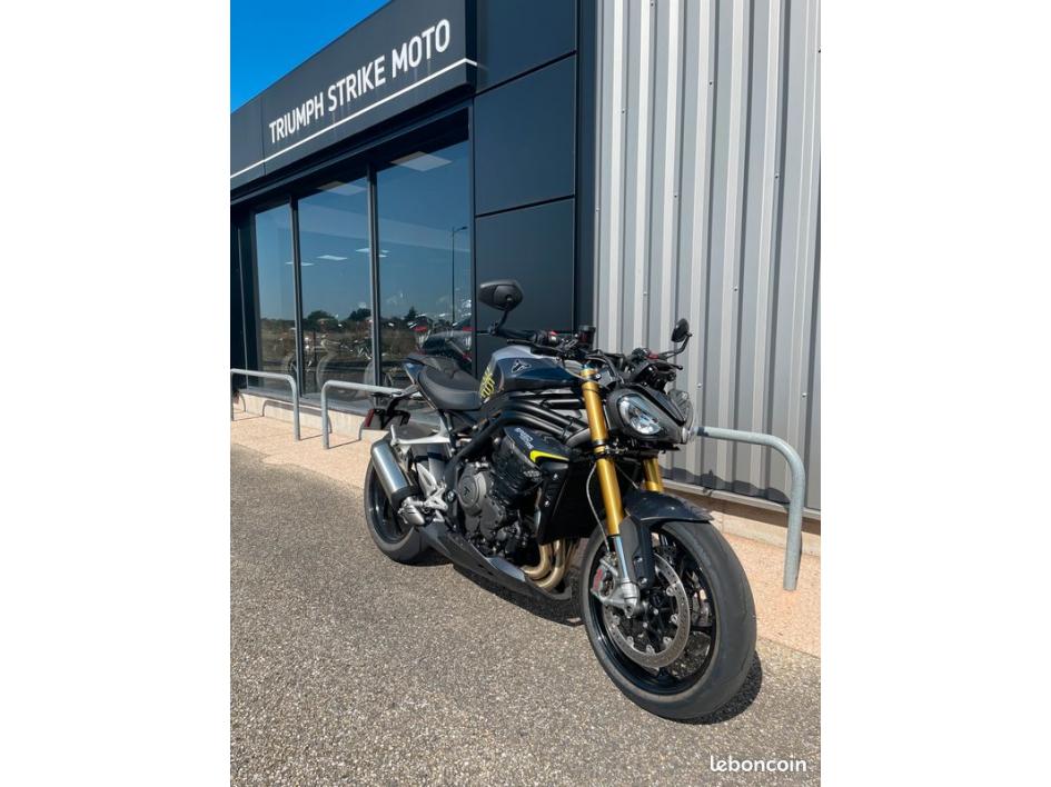TRIUMPH SPEED TRIPLE 1200 RS