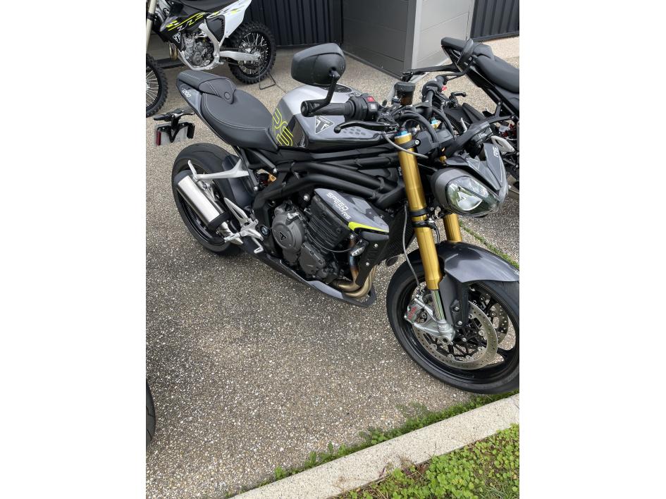 TRIUMPH SPEED TRIPLE 1200 RS