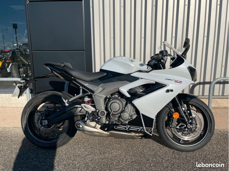 TRIUMPH 	DAYTONA 660