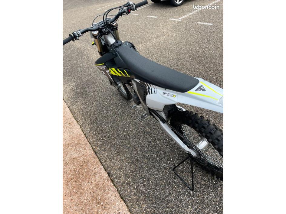 TRIUMPH TF 250-X